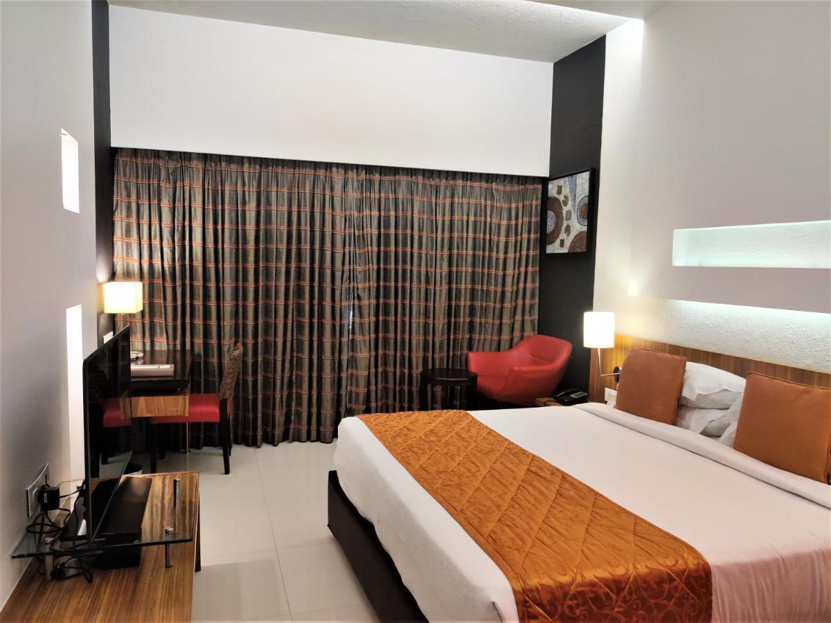 Hotel Satkar Residency Тхане Экстерьер фото