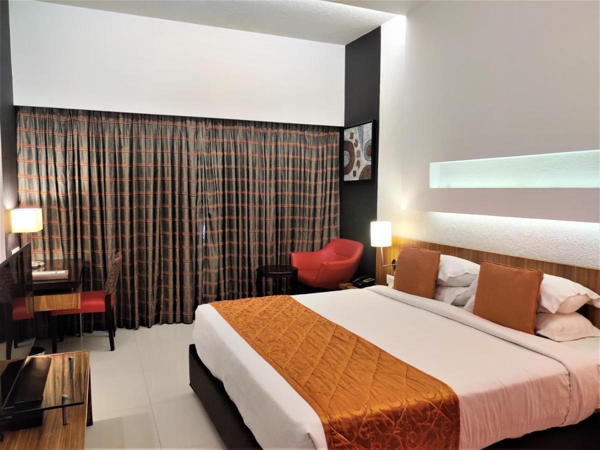 Hotel Satkar Residency Тхане Экстерьер фото