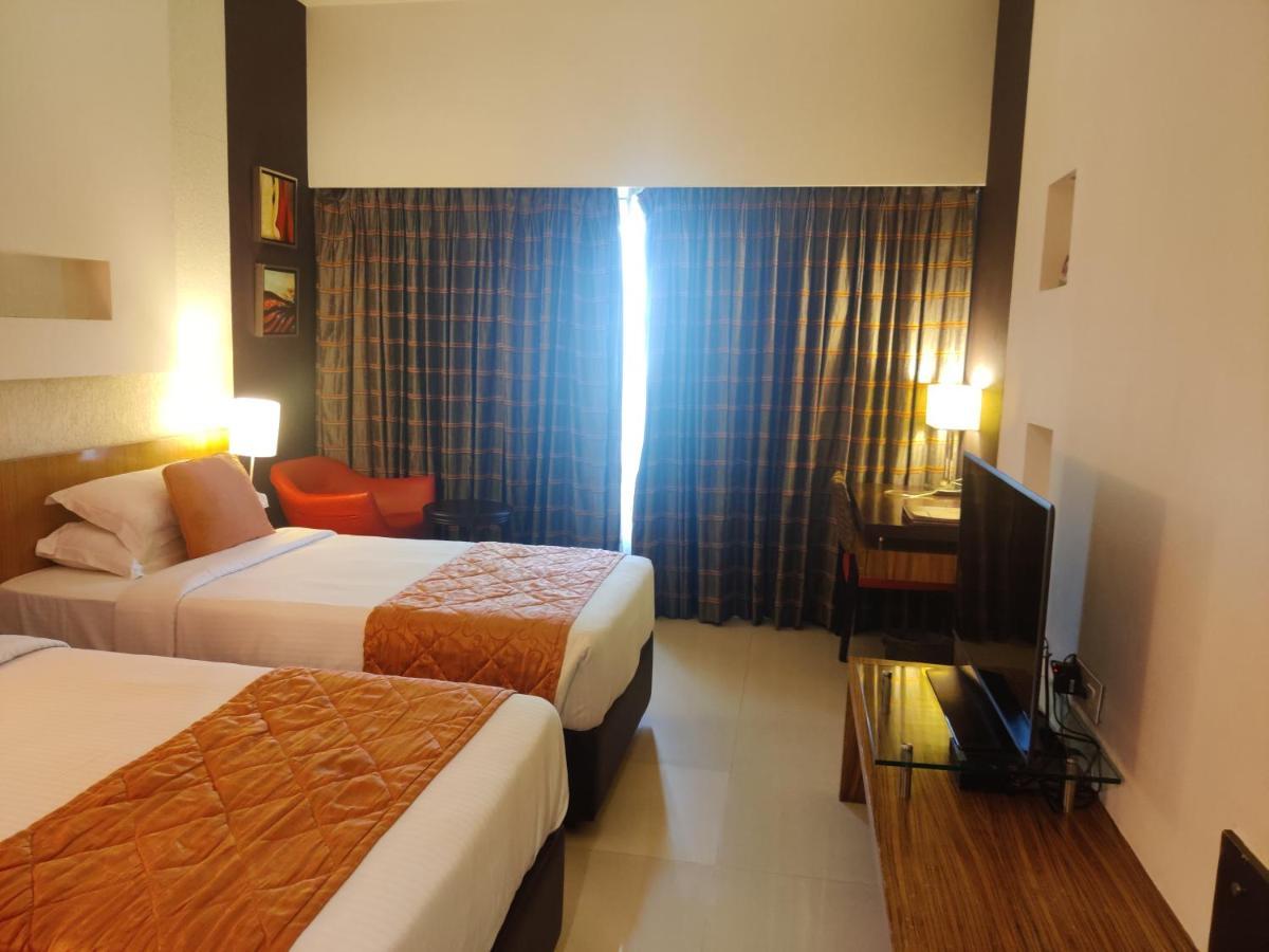 Hotel Satkar Residency Тхане Экстерьер фото