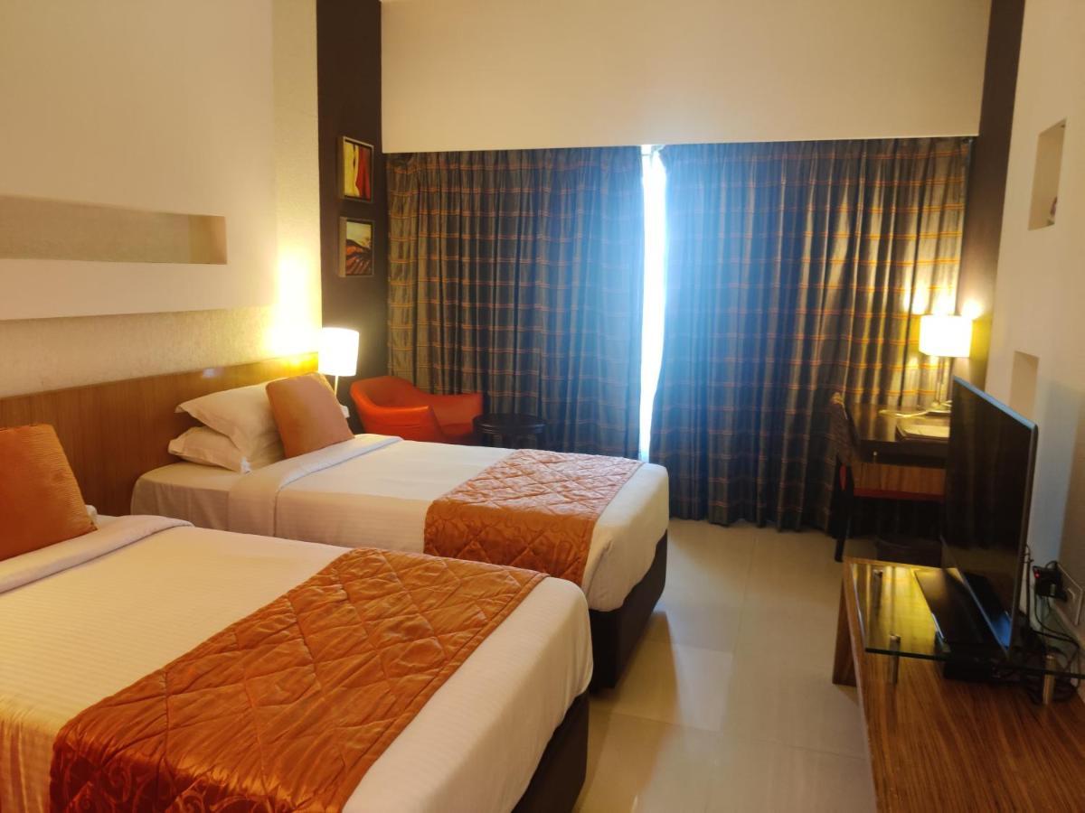 Hotel Satkar Residency Тхане Экстерьер фото