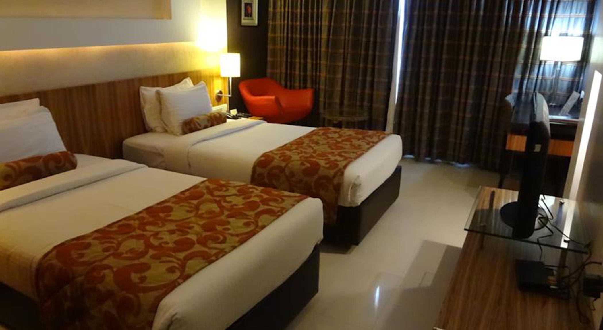 Hotel Satkar Residency Тхане Экстерьер фото