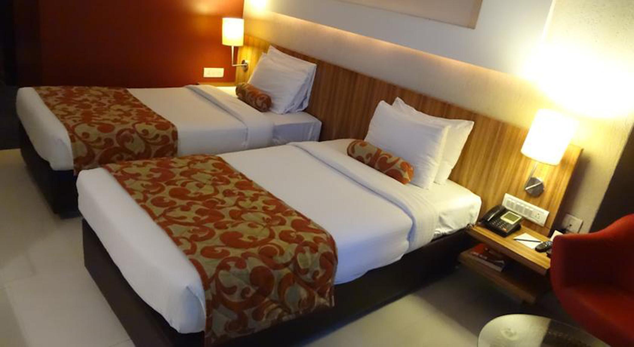 Hotel Satkar Residency Тхане Экстерьер фото