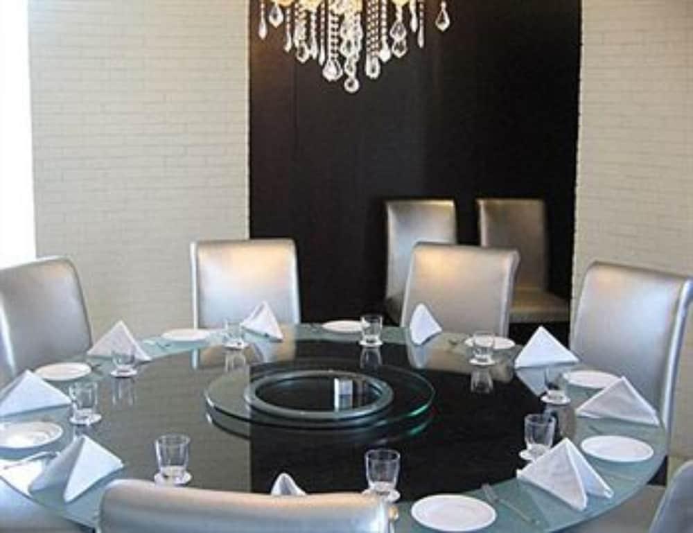 Hotel Satkar Residency Тхане Экстерьер фото
