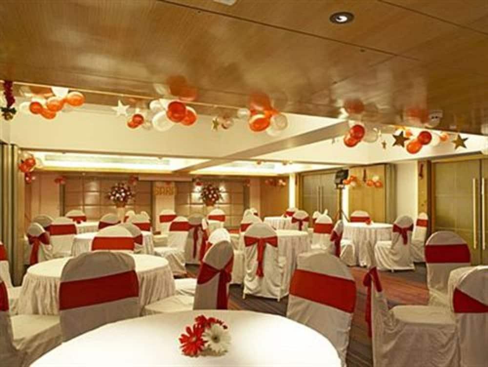 Hotel Satkar Residency Тхане Экстерьер фото