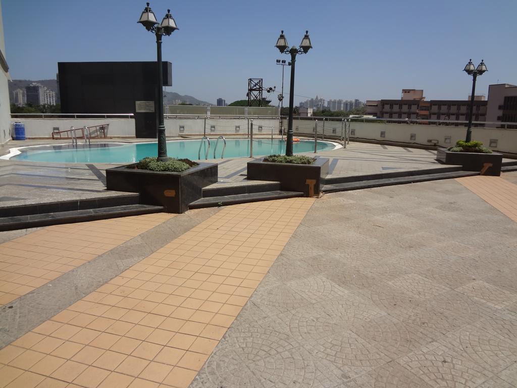 Hotel Satkar Residency Тхане Экстерьер фото