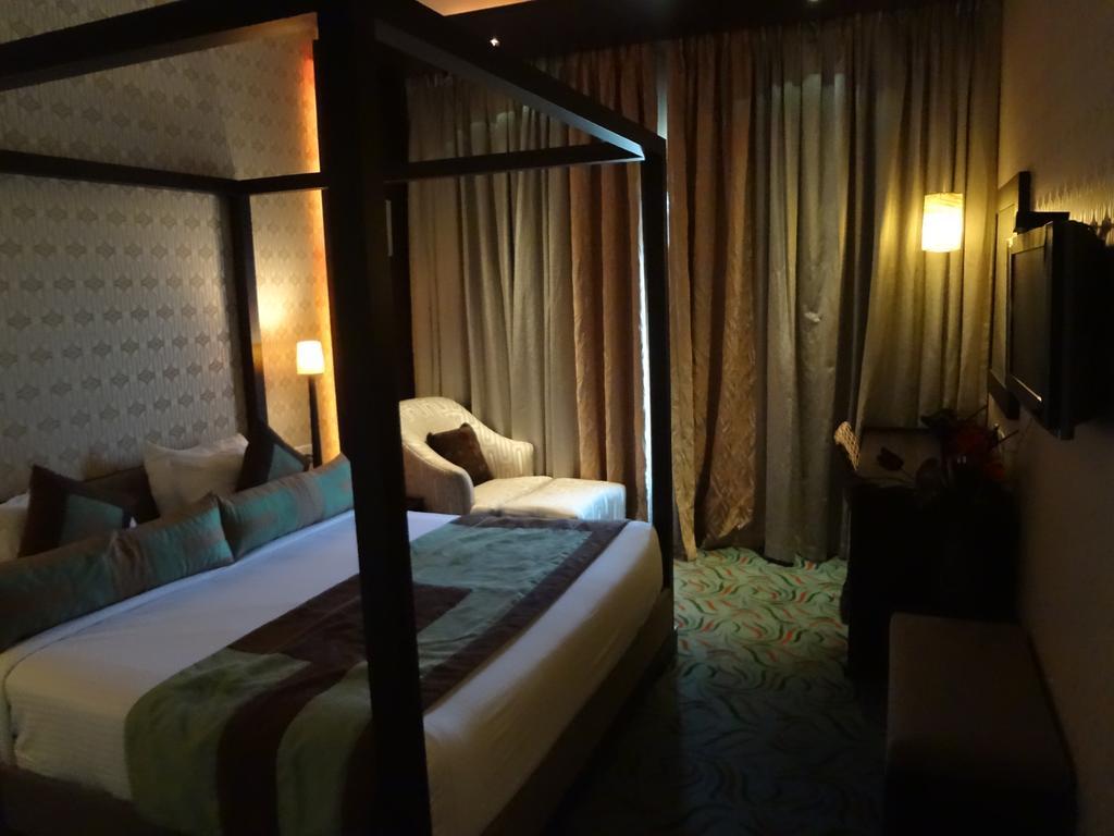 Hotel Satkar Residency Тхане Экстерьер фото