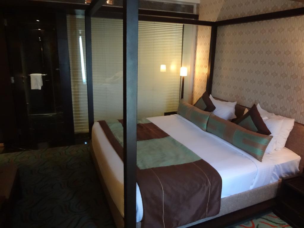 Hotel Satkar Residency Тхане Экстерьер фото